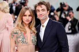 robert pattinson girlfriend